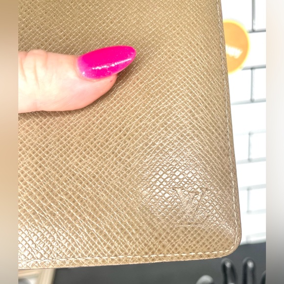 Authentic Louis Vuitton Brazza Tiaga Leather Wallet - Picture 2 of 12